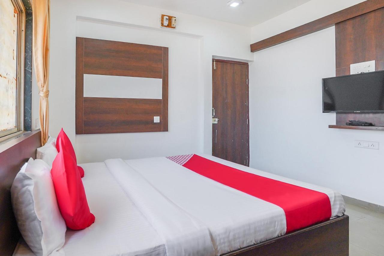 Oyo Flagship 70264 Hotel Vrindavan Mangvadi Exterior photo