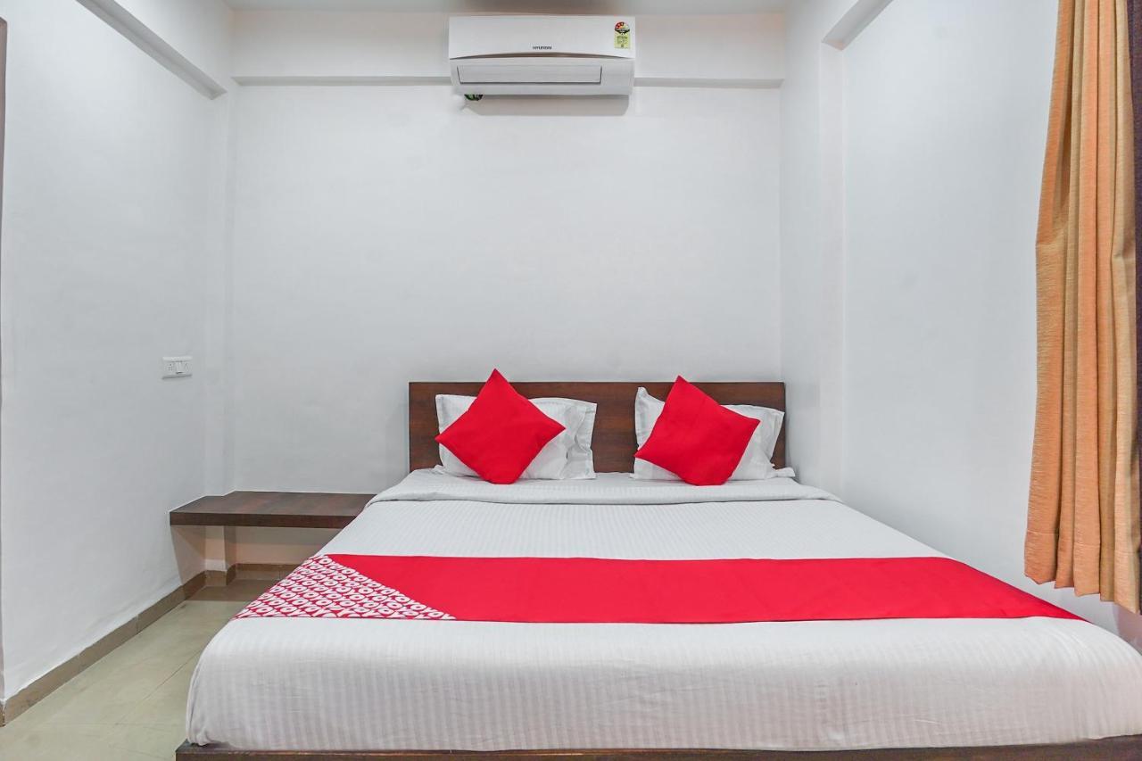 Oyo Flagship 70264 Hotel Vrindavan Mangvadi Exterior photo