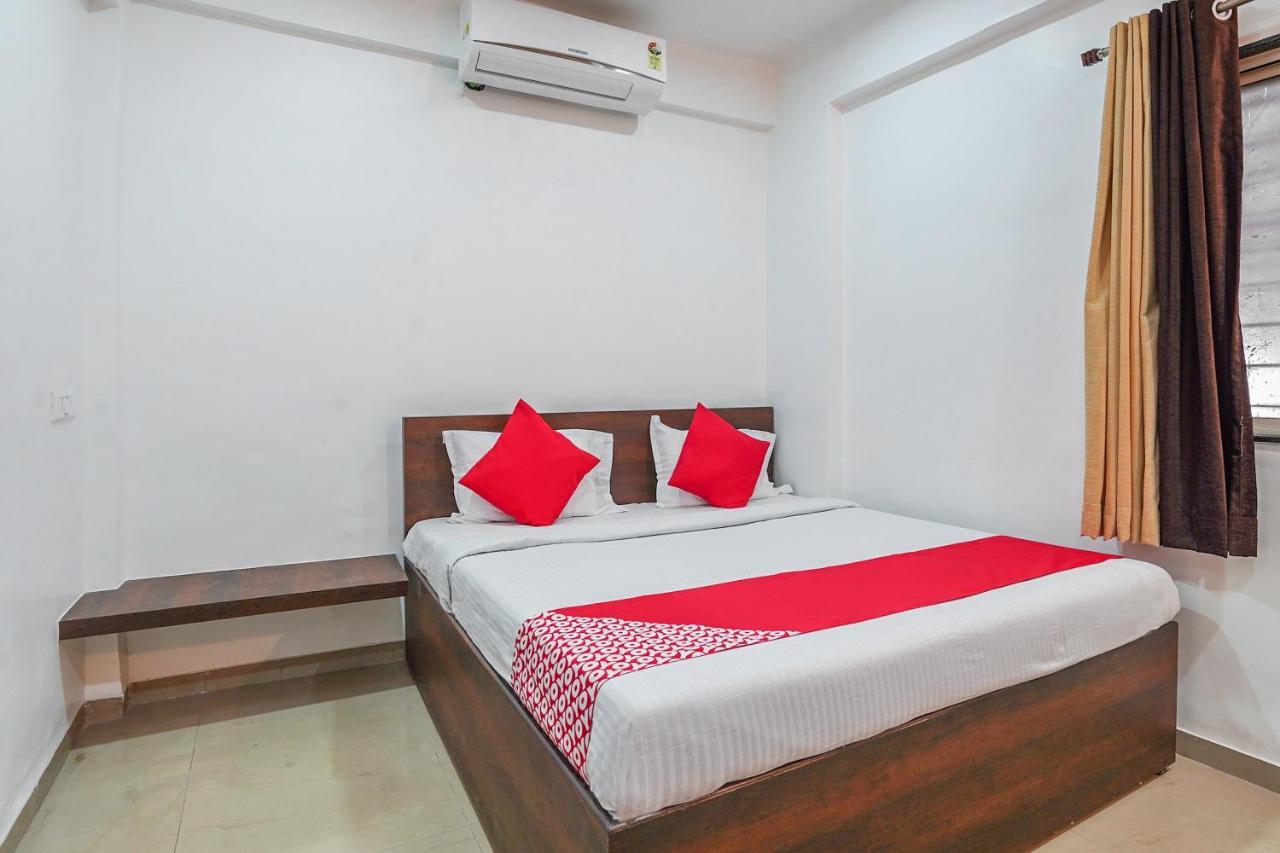 Oyo Flagship 70264 Hotel Vrindavan Mangvadi Exterior photo